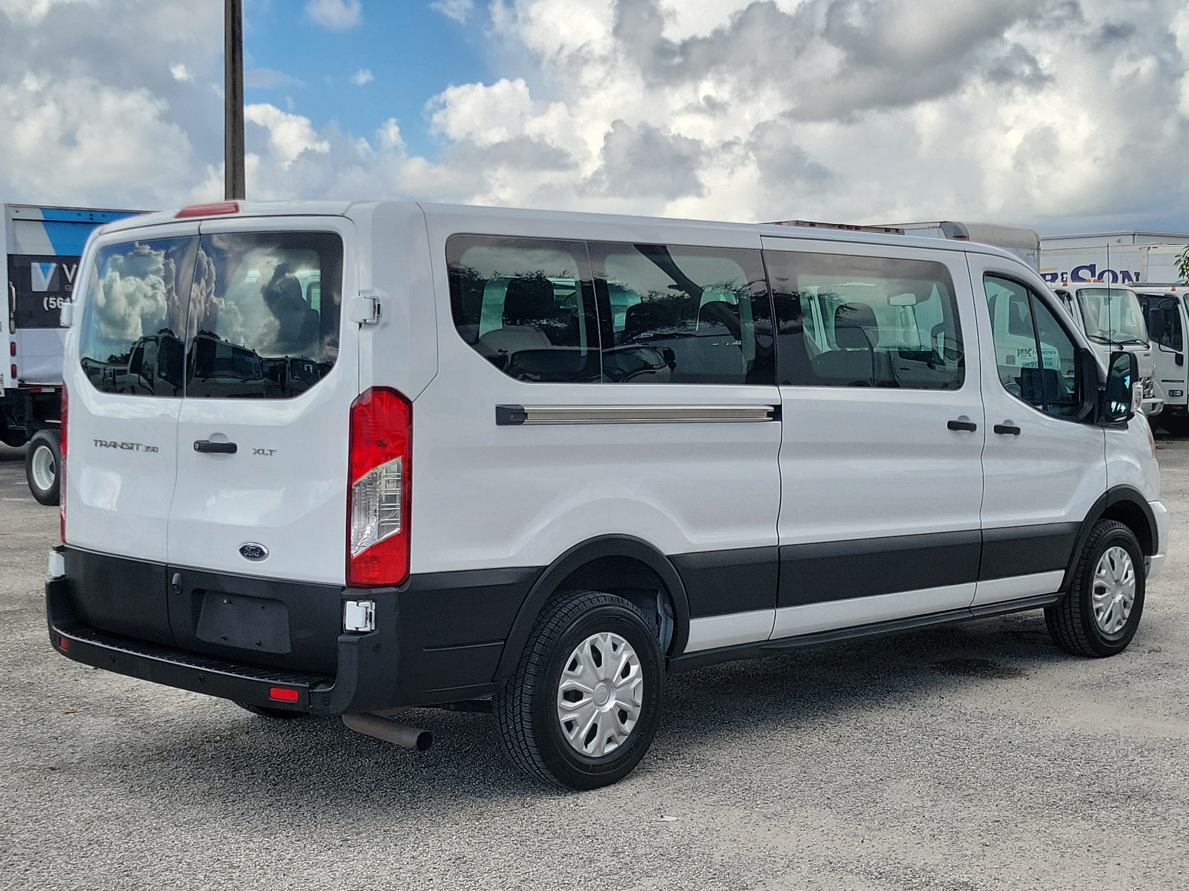 Used 2022 Ford Transit 350 XLT RWD image 3
