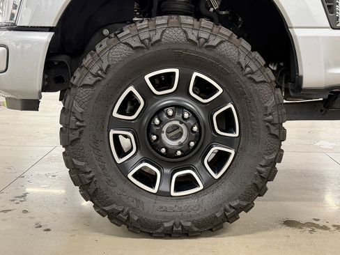 Used 2024 Ford F350 Platinum w/ FX4 Off-Road Package AWD/4WD image 13