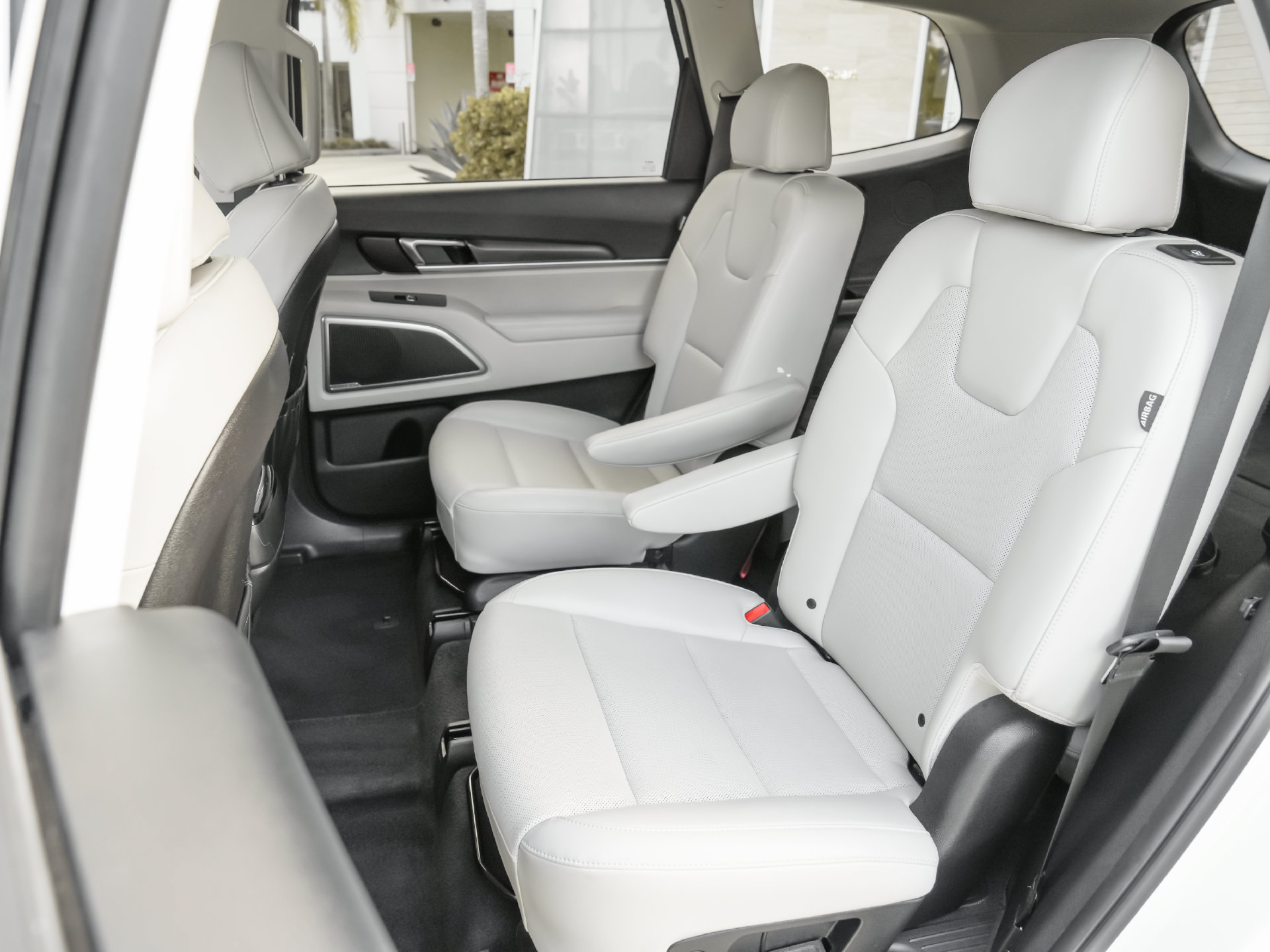 Used 2025 Kia Telluride S FWD image 7