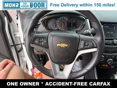 Used 2022 Chevrolet Trax LT w/ LT Convenience Package image 18