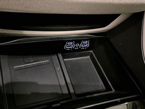 Used 2022 Chrysler Pacifica Limited image 32