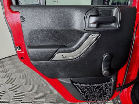 Used 2018 Jeep Wrangler Unlimited Sport w/ Connectivity Group image 23