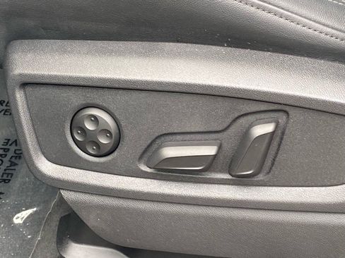 Used 2024 Audi Q5 e Premium w/ Convenience Package image 15