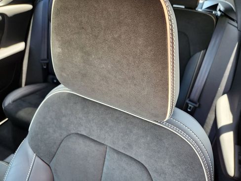 Used 2022 Volvo XC40 T5 R-Design AWD/4WD image 6