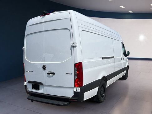 Used 2025 Mercedes-Benz Sprinter 2500 image 4