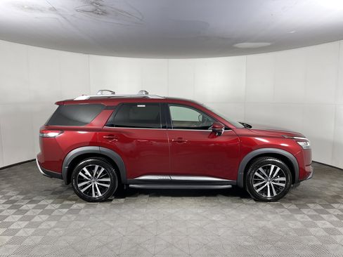 Used 2023 Nissan Pathfinder Platinum w/ Cargo Package image 5