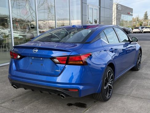 Used 2025 Nissan Altima 2.5 SR w/ SR Premium Package image 7