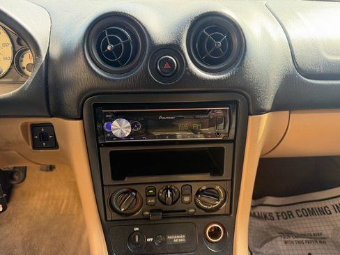 Used 2001 MAZDA MX-5 Miata RWD image 14