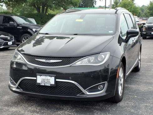 Used 2017 Chrysler Pacifica Touring-L Plus w/ Tire & Wheel Group FWD image 3