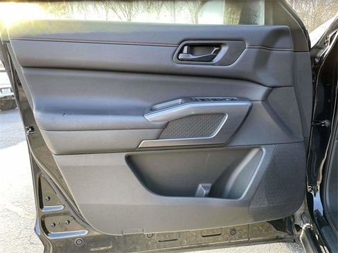 Used 2025 Nissan Pathfinder Rock Creek image 19