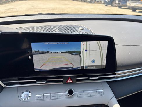 Used 2025 Hyundai Elantra Limited FWD image 24