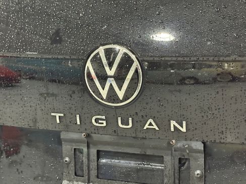 Used 2022 Volkswagen Tiguan SE R-Line FWD image 20