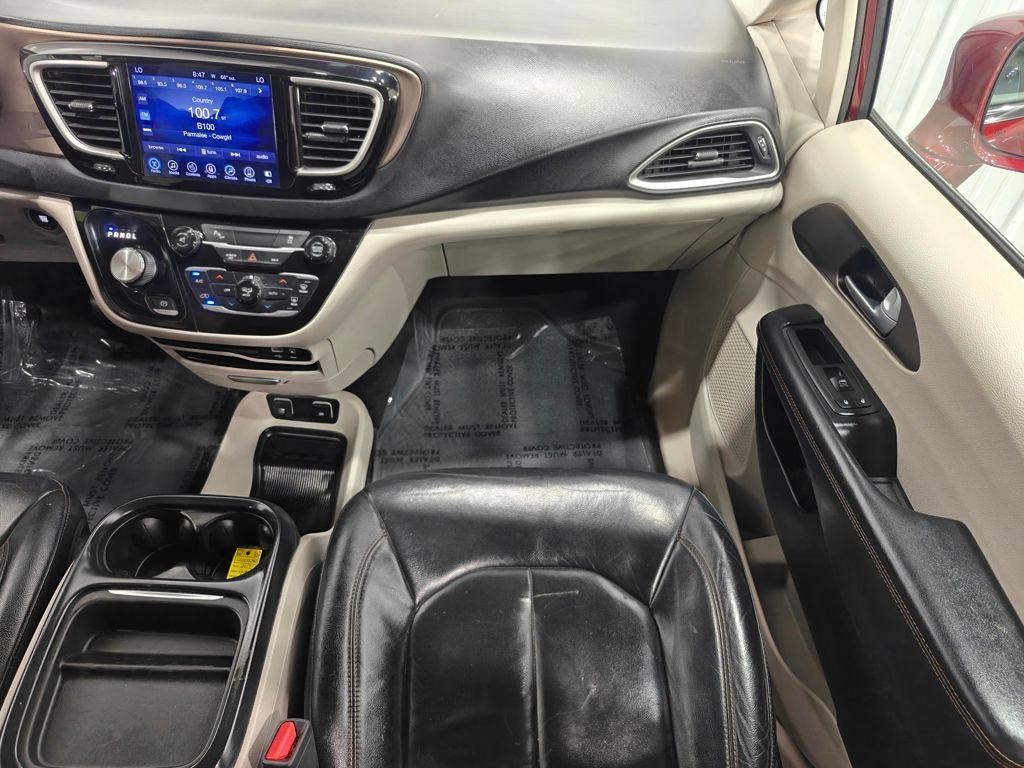 Used 2017 Chrysler Pacifica Touring-L FWD image 25