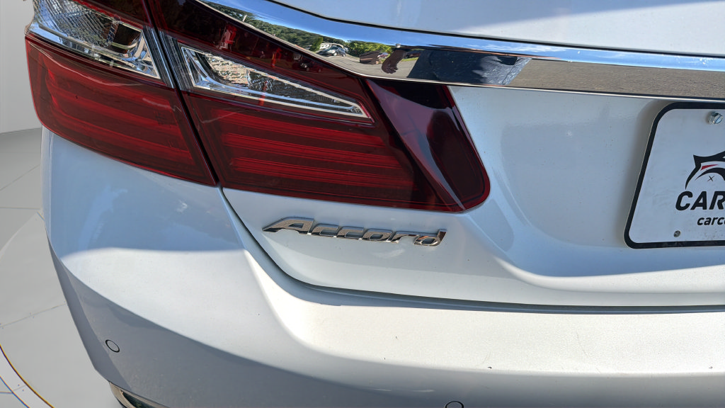 Used 2017 Honda Accord Touring image 40