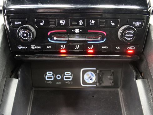 Used 2024 Jeep Grand Cherokee L Limited w/ Luxury Tech Group II image 34