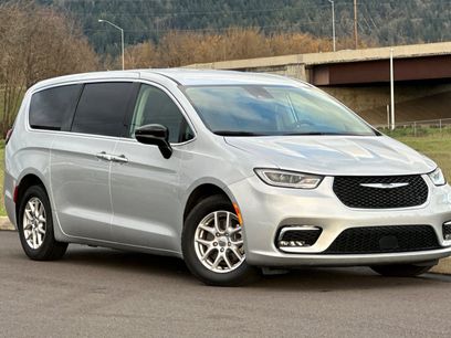 Used 2024 Chrysler Pacifica Touring-L