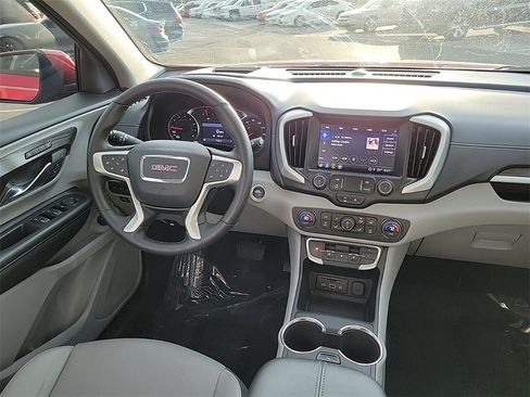 Used 2024 GMC Terrain SLT w/ Tech Package image 9