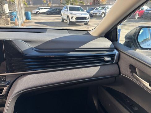 Used 2025 Toyota Camry LE image 35