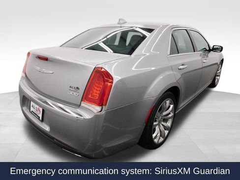Used 2018 Chrysler 300 Limited image 13