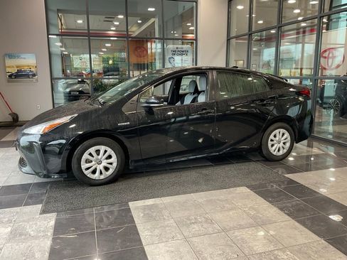 Used 2022 Toyota Prius LE FWD image 3