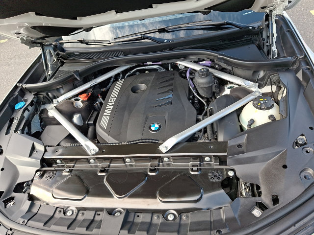 Used 2025 BMW X7 xDrive40i w/ M Sport Package AWD/4WD image 27