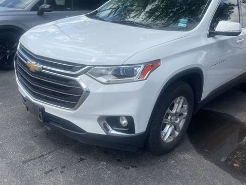 Used 2020 Chevrolet Traverse LT FWD image 2