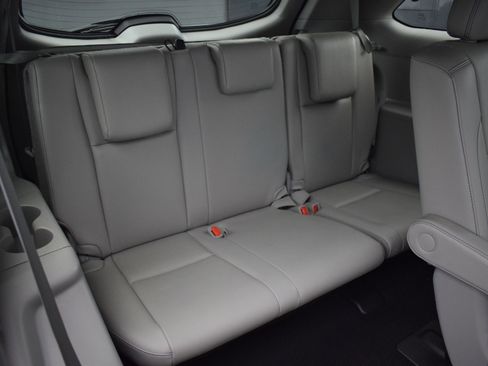 Used 2019 Toyota Highlander XLE image 12