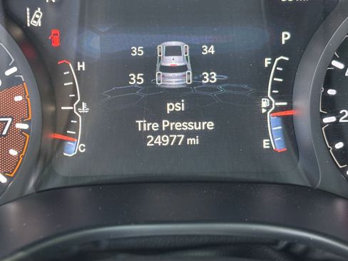 Used 2025 Jeep Compass Limited image 40