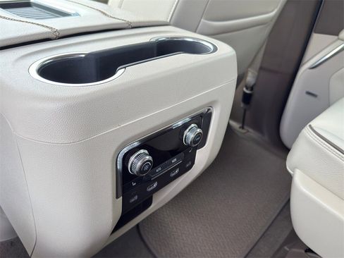 Used 2021 GMC Yukon Denali w/ Denali Ultimate Package image 32