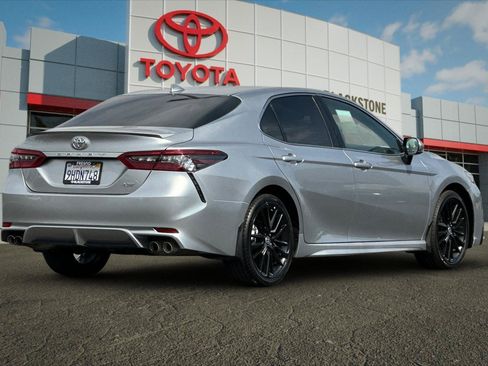 Used 2023 Toyota Camry XSE FWD image 3