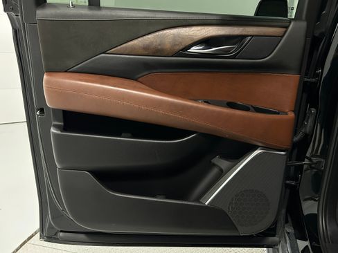 Used 2019 Cadillac Escalade ESV Luxury AWD/4WD image 30