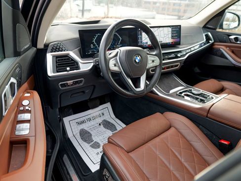 Used 2023 BMW X7 xDrive40i w/ Premium Package image 16