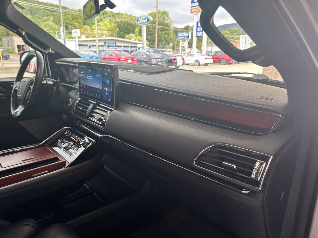 Used 2024 Lincoln Navigator Reserve AWD/4WD image 22