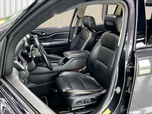 Used 2019 GMC Acadia SLT image 21