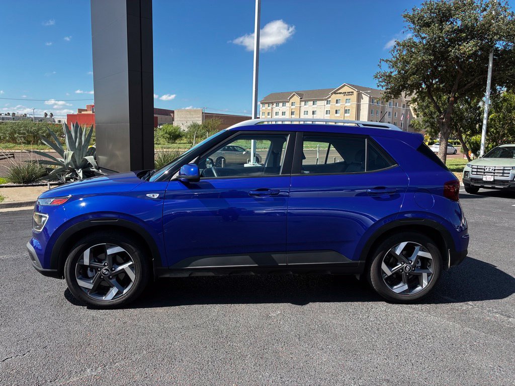 Used 2025 Hyundai Venue Limited FWD image 2
