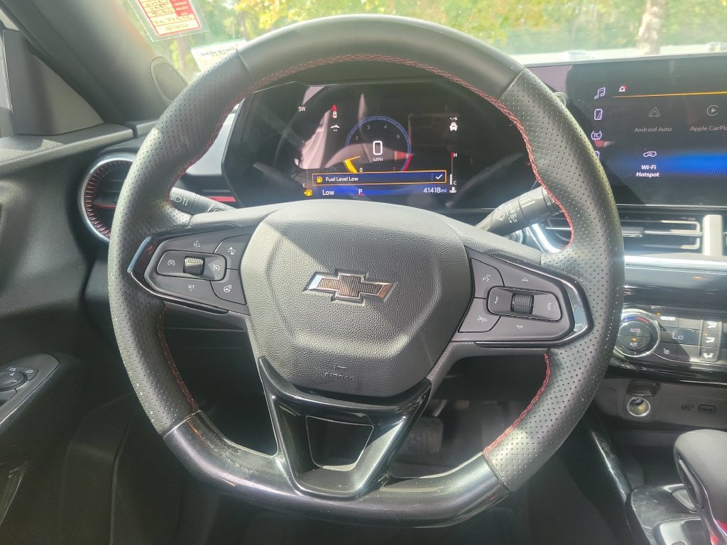Used 2025 Chevrolet Trax RS w/ Sunroof Package FWD image 18
