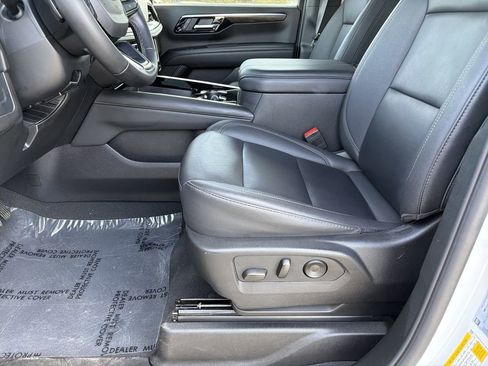 Used 2025 Chevrolet Tahoe Z71 AWD/4WD image 15