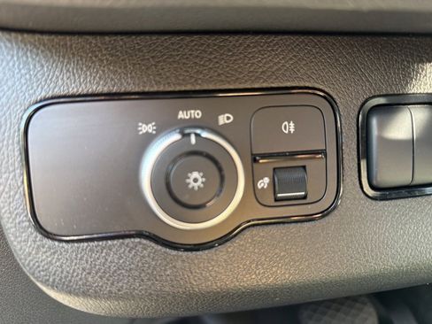 Used 2025 Mercedes-Benz Sprinter 2500 image 24