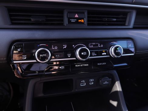 Certified 2025 Honda Pilot Touring image 21