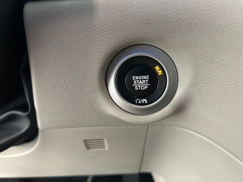 Used 2021 Chrysler Voyager Lxi FWD image 45