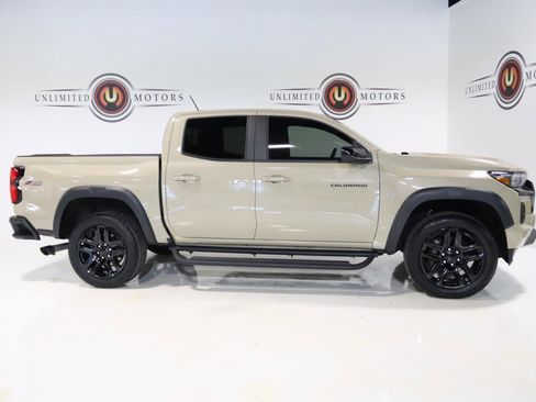 Used 2024 Chevrolet Colorado Z71 w/ Z71 Convenience Package 2 image 5