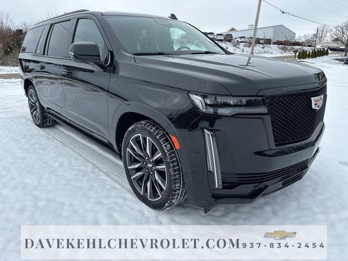 Used 2022 Cadillac Escalade ESV Sport w/ Touring Package image 8