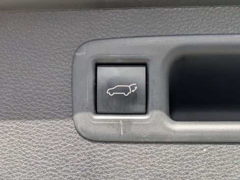 Used 2023 Toyota Highlander XLE image 22