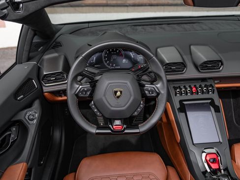 Used 2024 Lamborghini Huracan EVO image 26