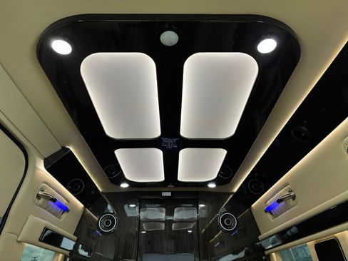 Used 2020 Mercedes-Benz Sprinter 2500 w/ Windows All Around Package image 52
