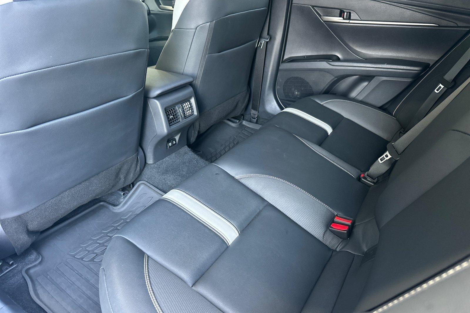 Certified 2026 Toyota Camry Hybrid w/ Convenience Package FWD image 11