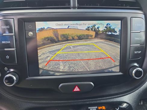 Used 2025 Kia Soul LX image 24