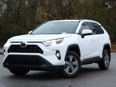 Used 2025 Toyota RAV4 XLE image 1