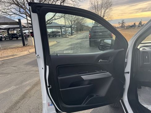 Used 2020 Chevrolet Colorado LT w/ Safety Package image 6