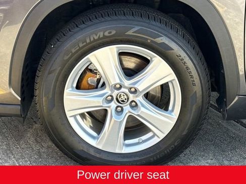 Used 2024 Toyota Highlander LE image 5